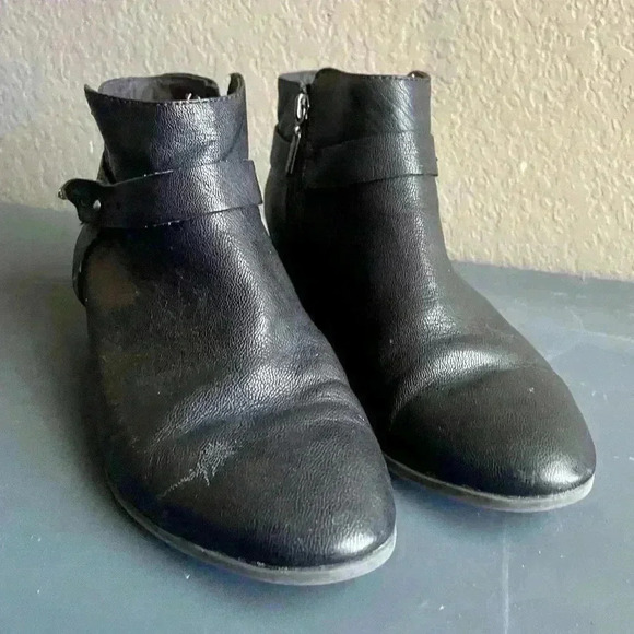 Clarks Black Size 9.5 Heel Leather Boots Pointed Toe with Zipper Women - Picture 4 of 8